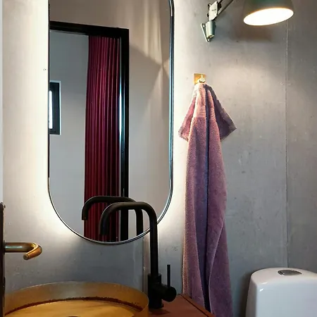 Vibe In Architectural Settings *