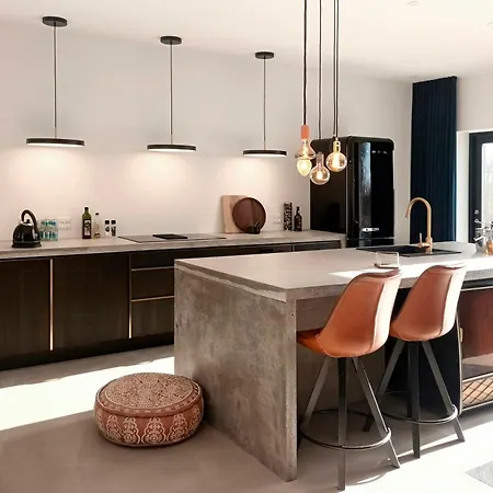 Vibe In Architectural Settings *