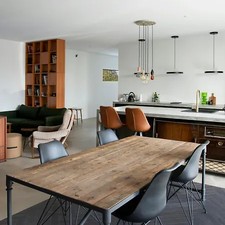 Feriehus Vibe In Architectural Settings